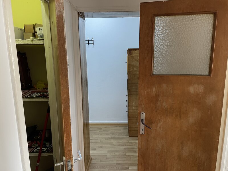 Drumul Taberei piata Moghioros langa Posta Telekom